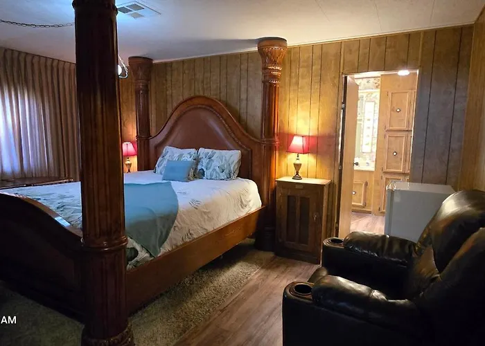 Retro Stay More Room Less Pay *