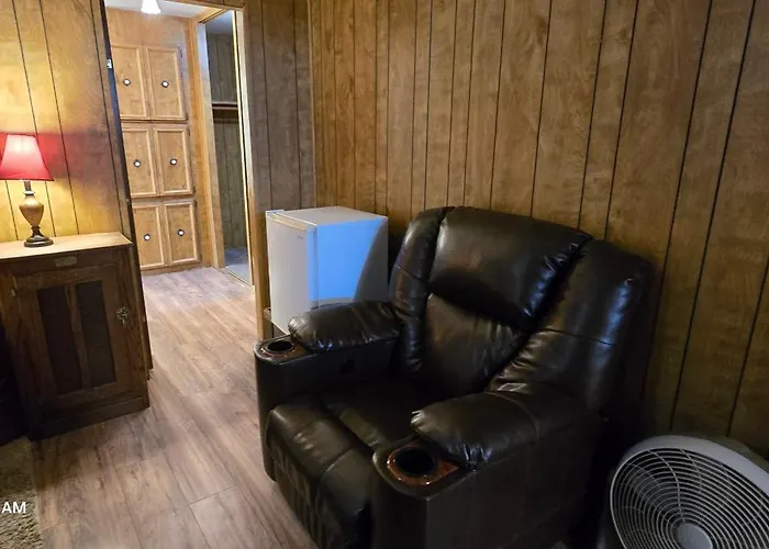 Retro Stay More Room Less Pay *