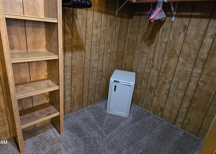 Retro Stay More Room Less Pay *