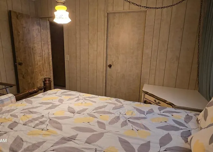 Retro Stay More Room Less Pay