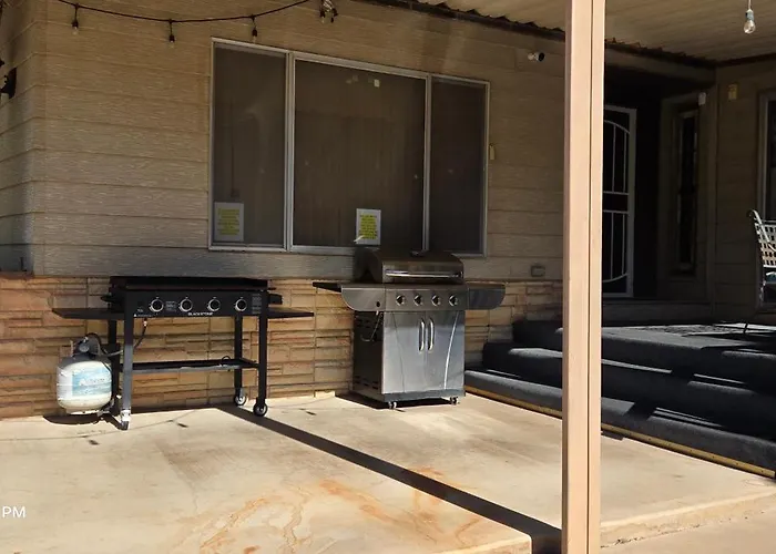 Retro Stay More Room Less Pay Parker