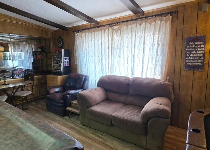 Retro Stay More Room Less Pay *