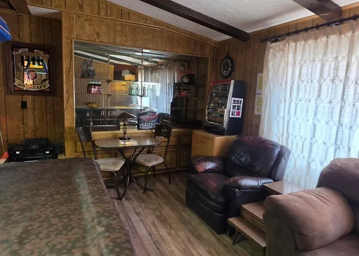 Retro Stay More Room Less Pay